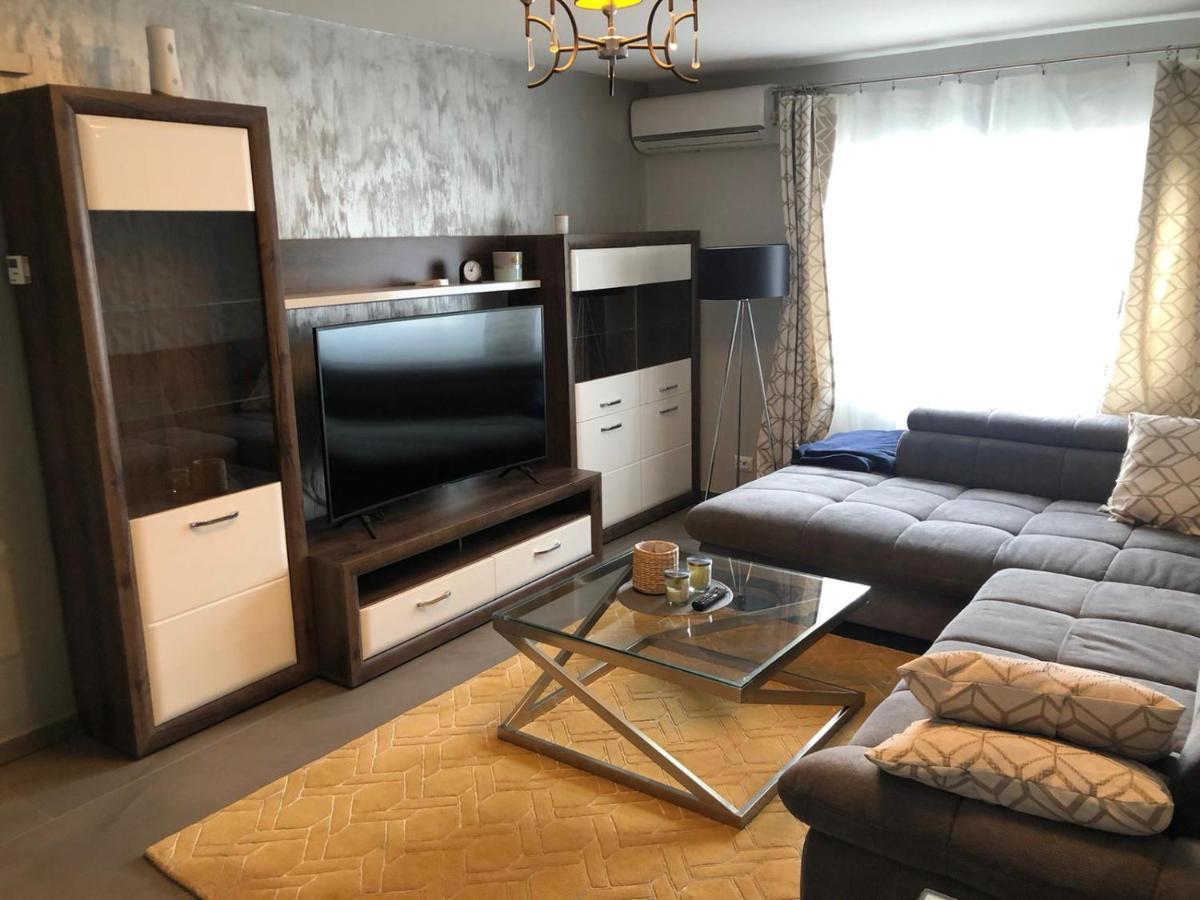 Page1 Ultracentral Apartament Targoviste Bagian luar foto